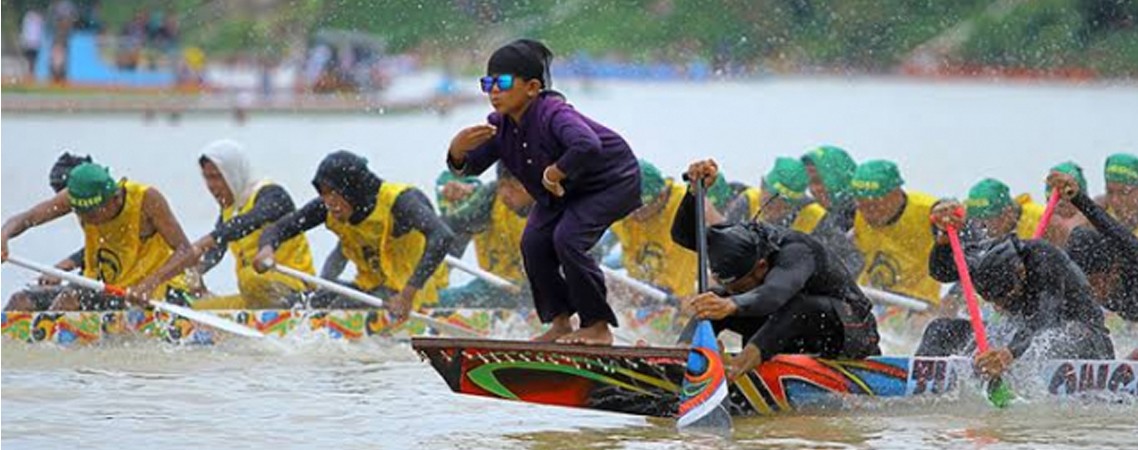 Pacu Jalur: Tradisi Mendayung Berbalut Filosofi dan Identitas Budaya Riau