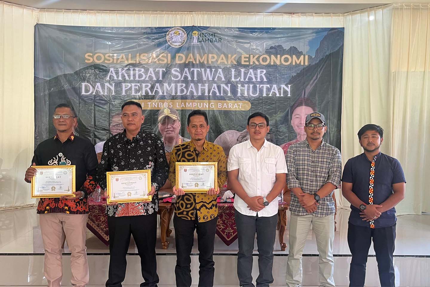 HIPMI Lampung Barat Gelar Sosialisasi Dampak Ekonomi Konflik Satwa dan Perambahan Hutan di TNBBS