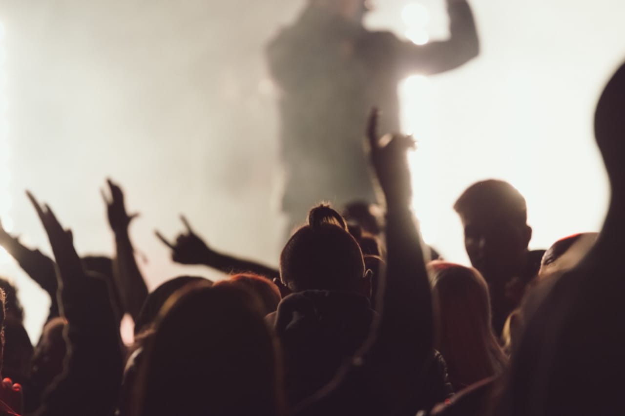 7 Alasan Kenapa Gen Z Nggak Pernah Absen Nonton Konser Nadin Amizah? 