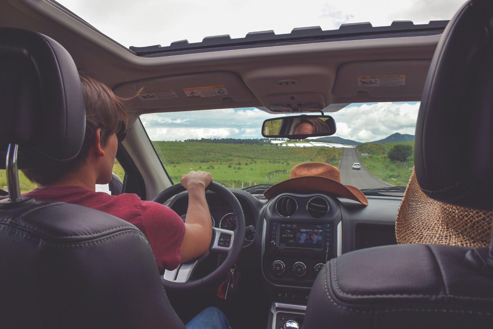 7 Tips Road Trip Aman Tanpa Drama! Rahasia Biar Nggak Mabuk Saat Perjalanan