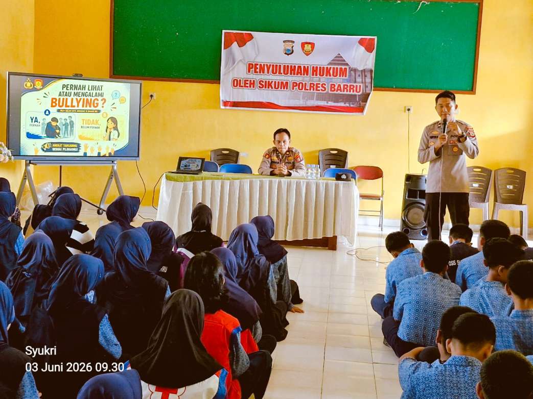Polres Barru Masuk Sekolah, Edukasi Siswa SMPN 1 Soal Bahaya Bullying