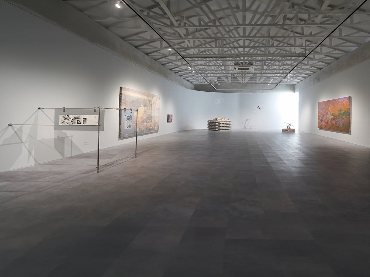 Suasana pameran I Will Tell You When I Am Home di ara contemporary yang menampilkan karya enam seniman internasional.  sumber: Instagram @ara Contemporary
