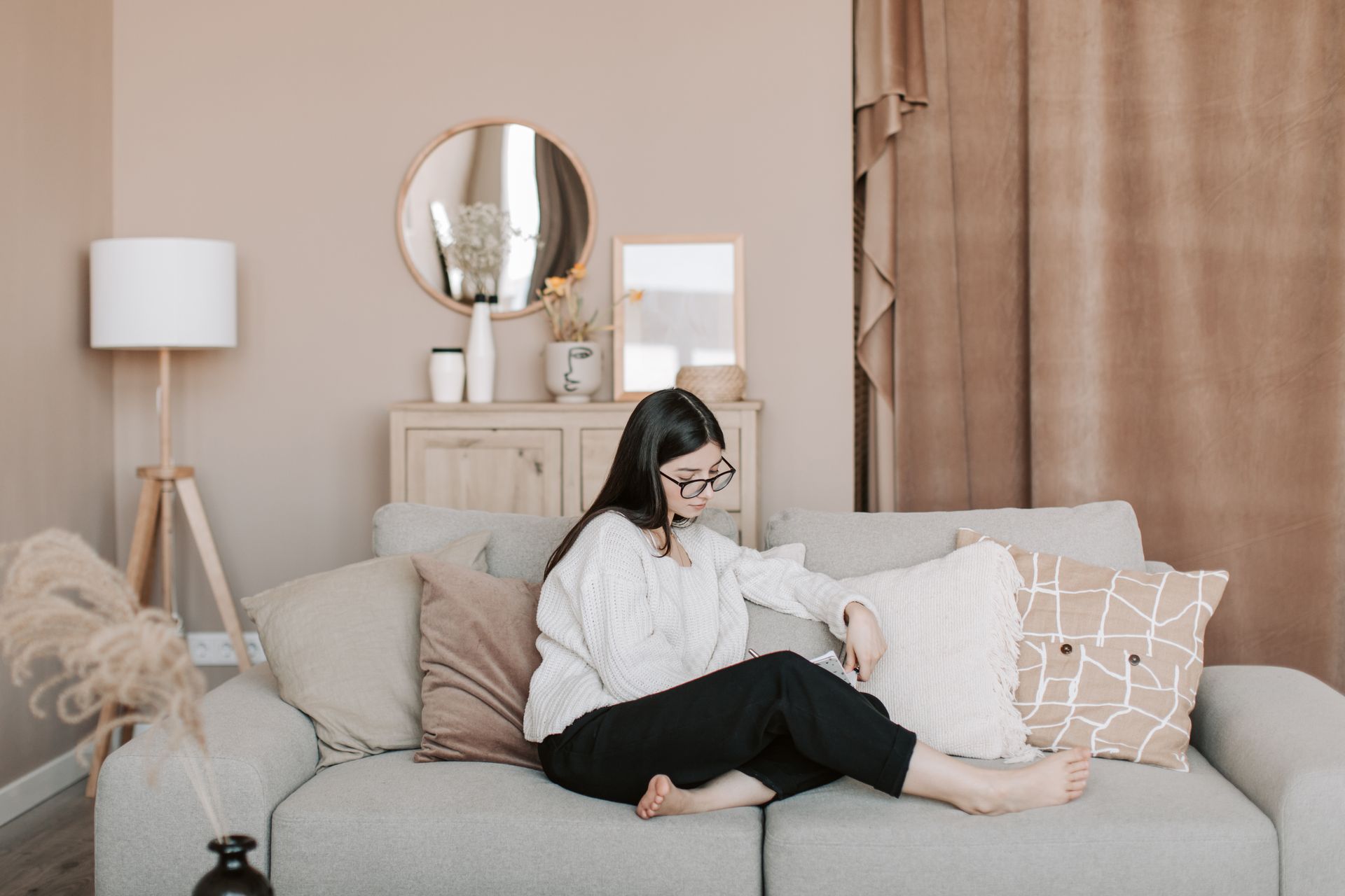Rumah yang nyaman membawa kesehatan mental. Sumber: Vlada Karpovich via Pexels